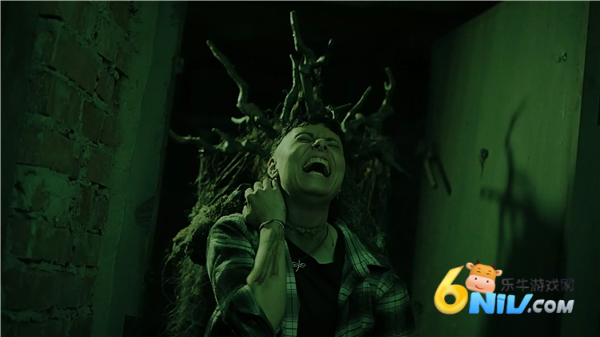 17742338773237_water